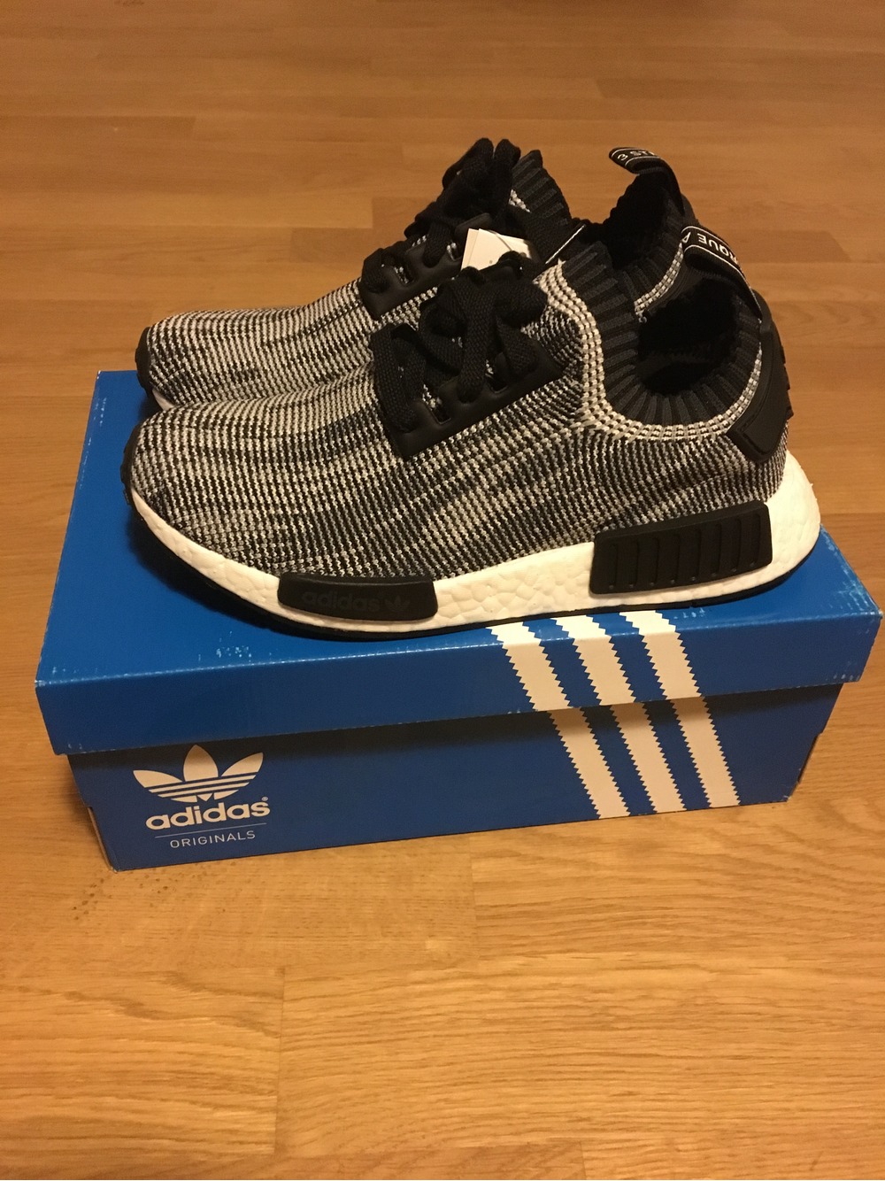 adidas nmd r1 oreo primeknit