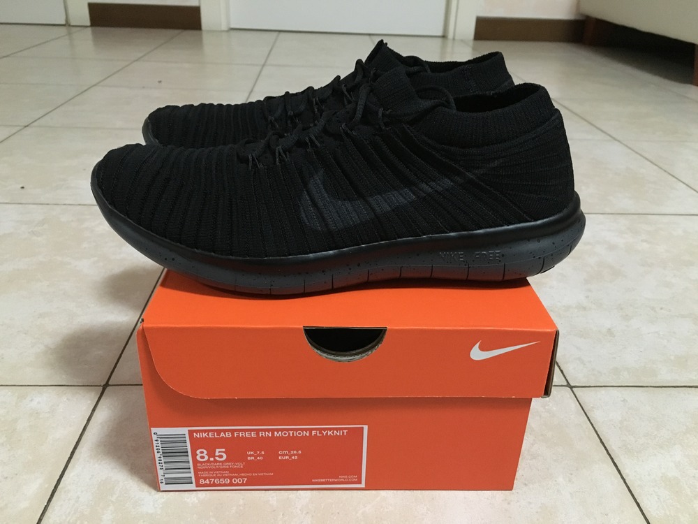 nike free rn flyknit triple black