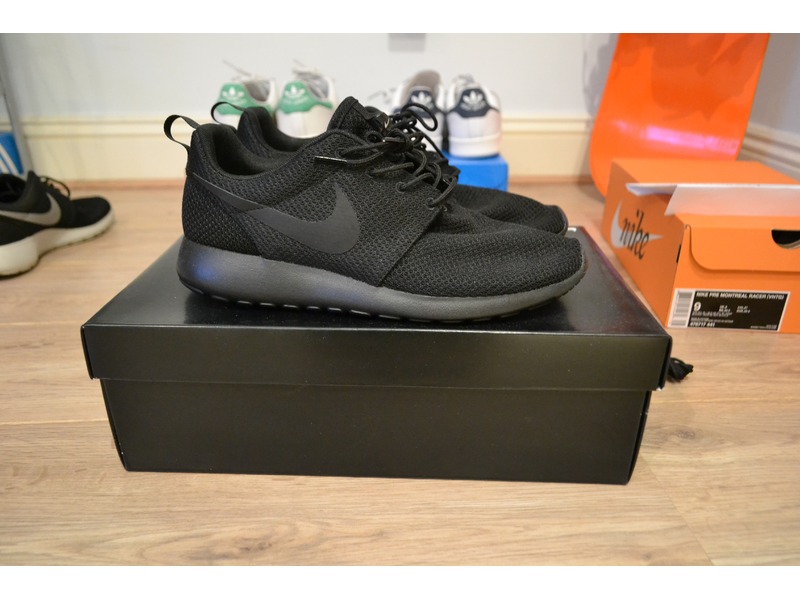 nike roshe all black