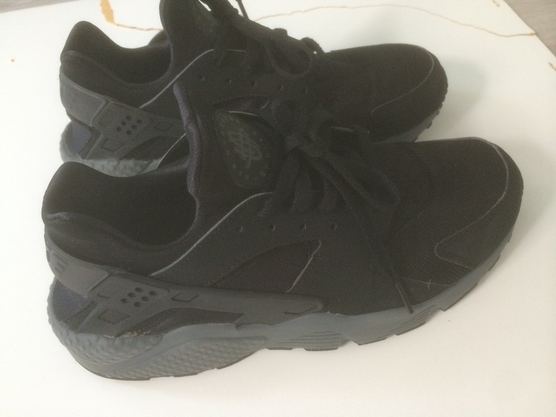 Nike Huarache Triple Black Size 7 Nike Huarache Triple Black Size 7