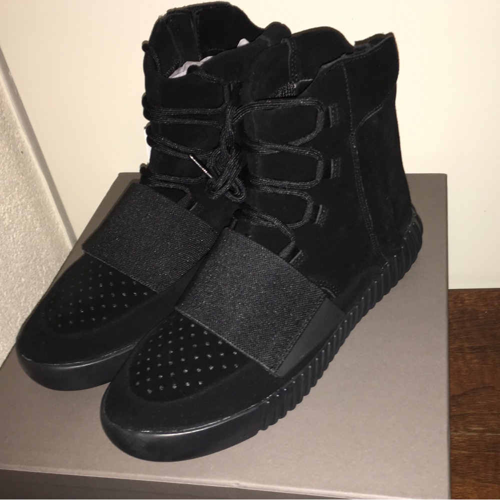 Yeezy 750 Triple Black Yeezy 750 Triple Black