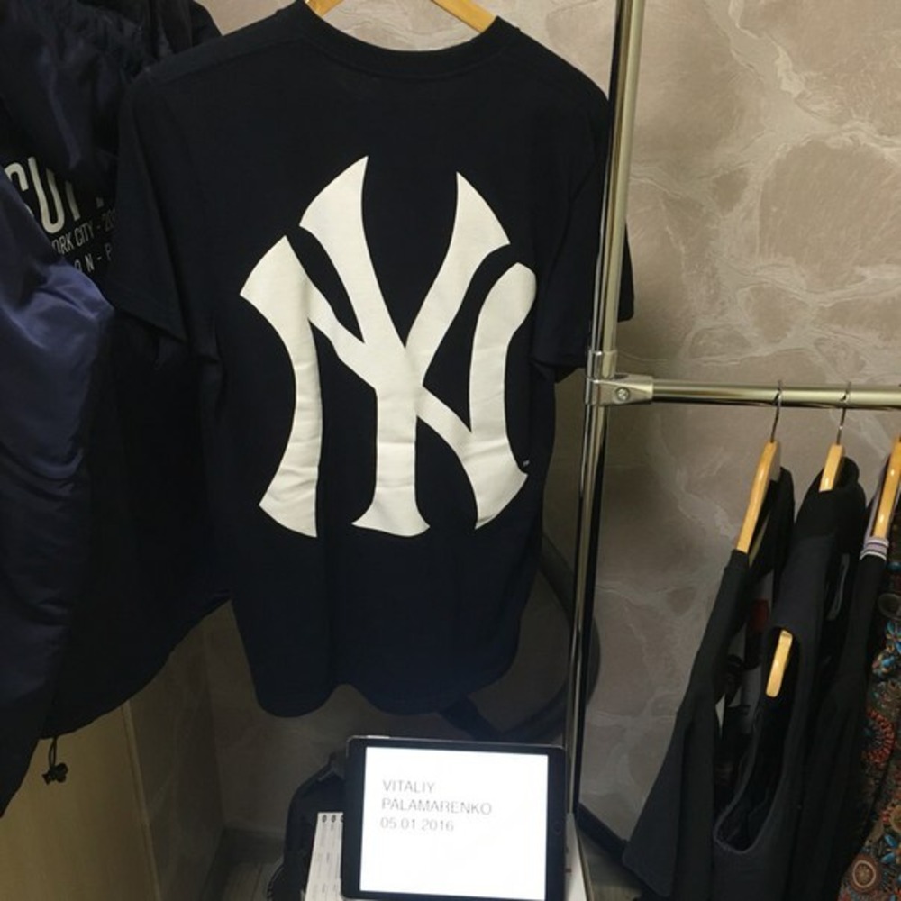 SUPREME x NEW YORK YANKEES BOX LOGO Navy t-shirt supreme box logo Sz M supreme for sale yeezy ...