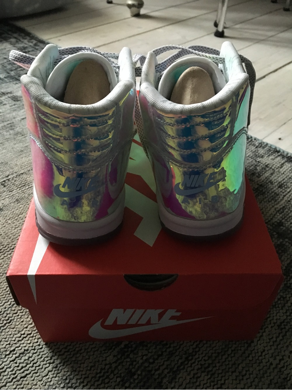 nike air trainer iridescent