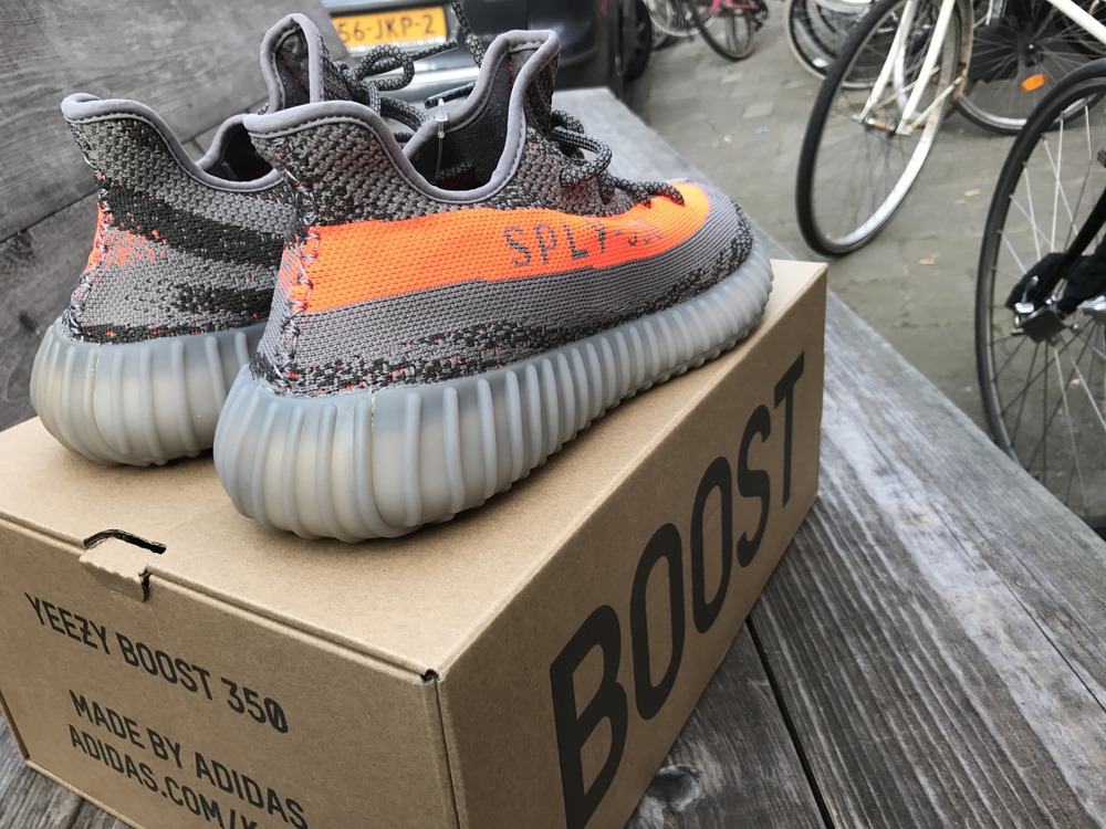 Adidas: YEEZY BOOST 350 V2 Bred Doused