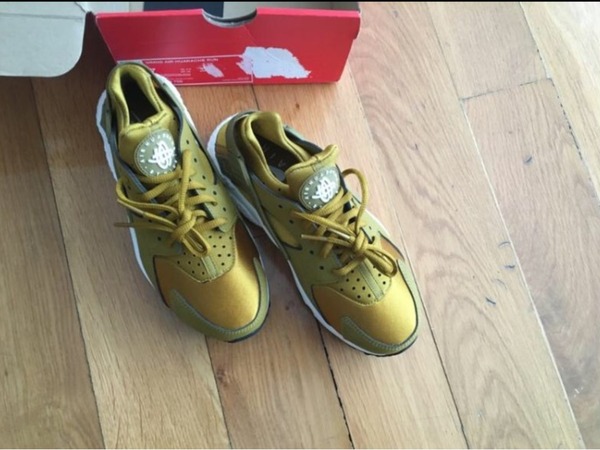 sweden nike huarache bronzine khaki 5379c e45e8 Womens Nike Wmns Air Huarache Run BronzineBronzine Sail Black