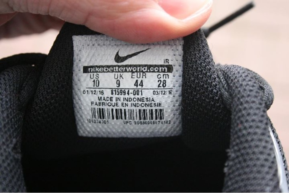 Как определить оригинал найк. Бирка Nike TN оригинал. Бирка Nike TN Plus. Бирка Nike TN 3. Этикетка на кроссовках найк.