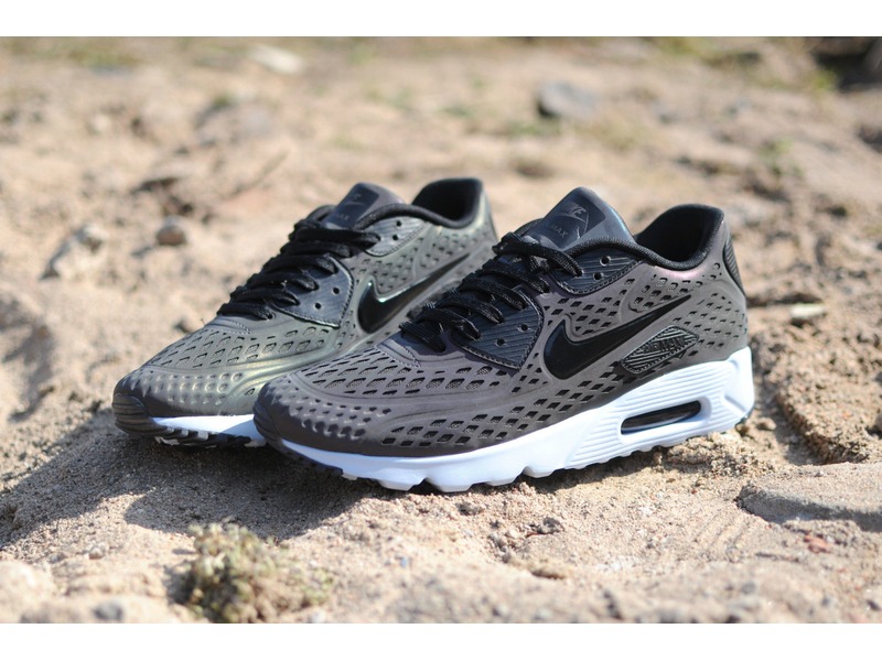 Nike Air Max 90 Ultra Moire Iridescent Pack QS Holographic US 10 Nike Air Max 90 Ultra Moire Iridescent Pack QS Holographic US 10