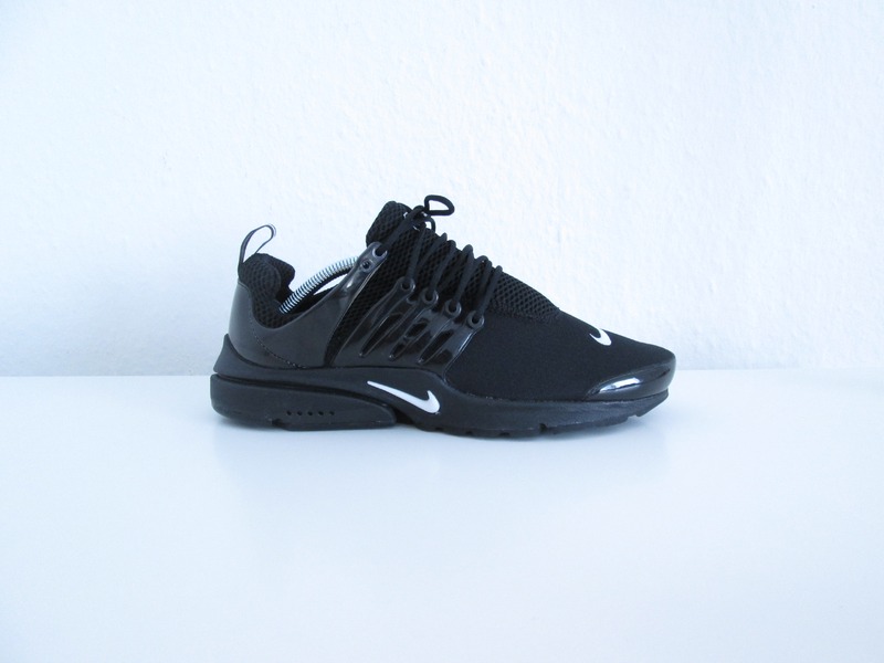 nike presto triple black