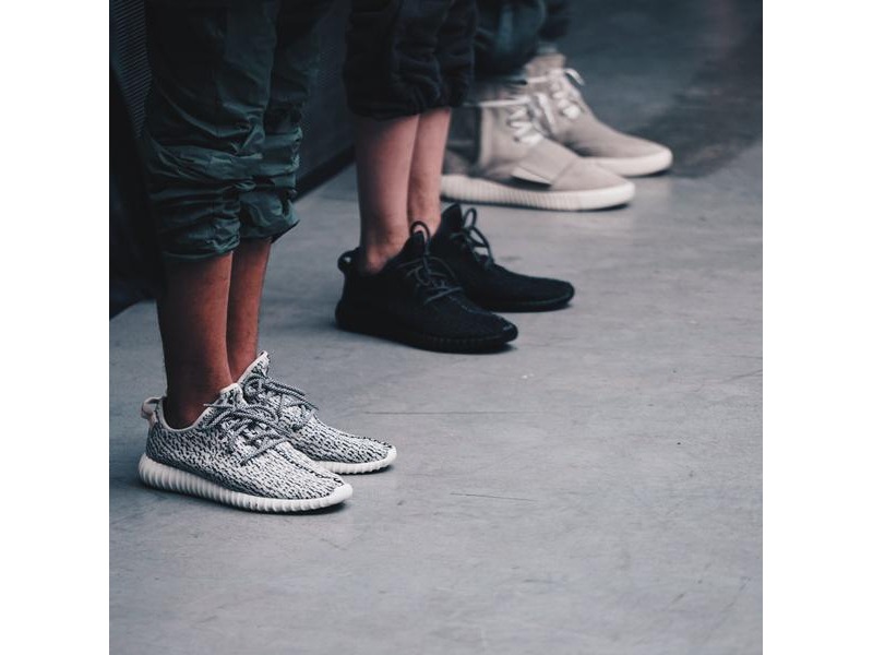 ADIDAS YEEZY BOOST 350 V2 Black/White Size 8